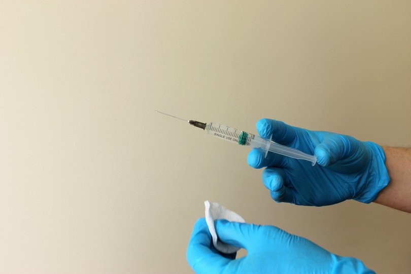 О падении защиты вакцин Pfizer и AstraZeneca против «Дельты» заявили в Великобритании