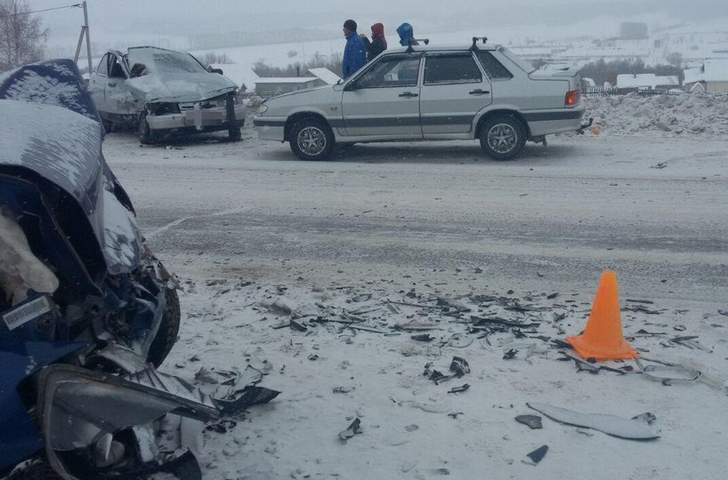 В Башкирии в столкновении автомобилей пострадали три человека