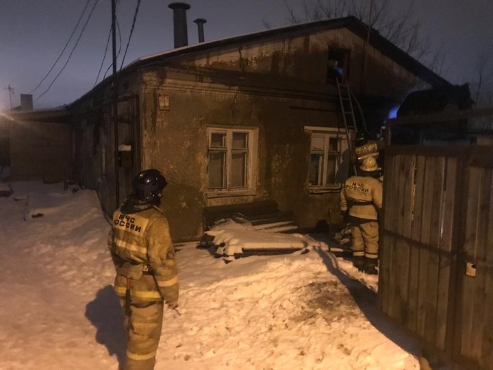 Уфимские спасатели вынесли инвалида из горящего дома 