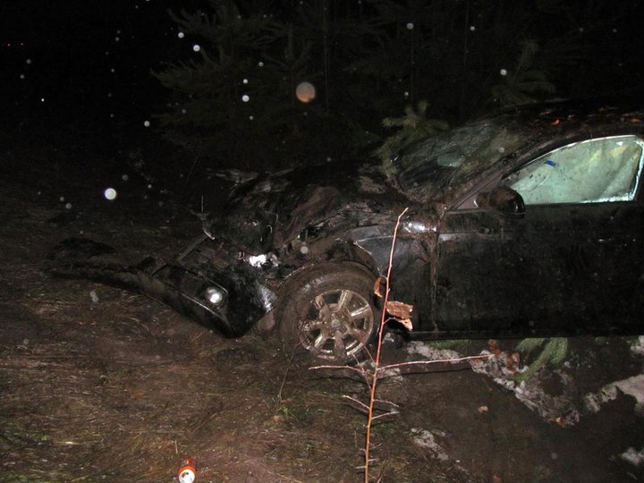 Двое жителей Башкирии пострадали в опрокинувшейся Audi