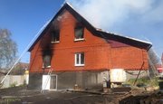 В Уфе пожар уничтожил кирпичный дом и два автомобиля