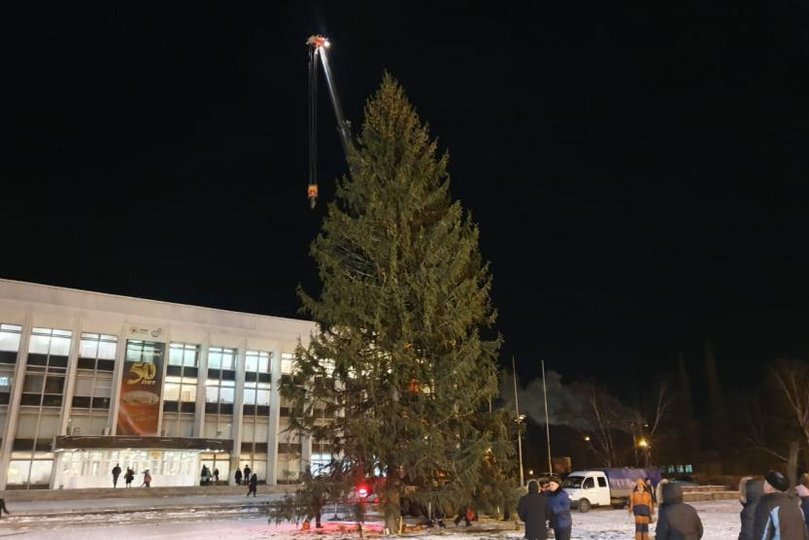 В еще одном районе Уфы установили новогоднюю елку
