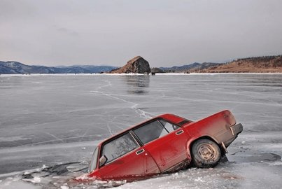 В Башкирии два автомобиля провалились под лёд