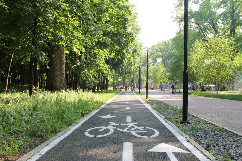 «Постоянно переживаешь, что собьют» – Уфимцы выразили недовольство городскими велодорожками