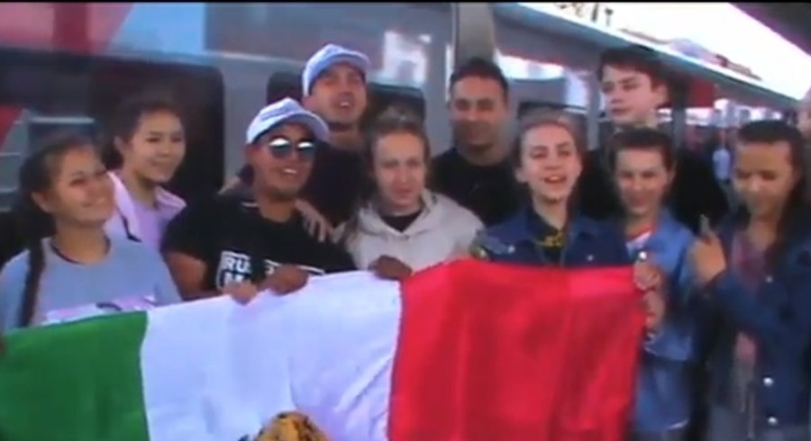 «Привет, Ишимбай»: Иностранные болельщики передали привет башкирскому городу с ЧМ по футболу 