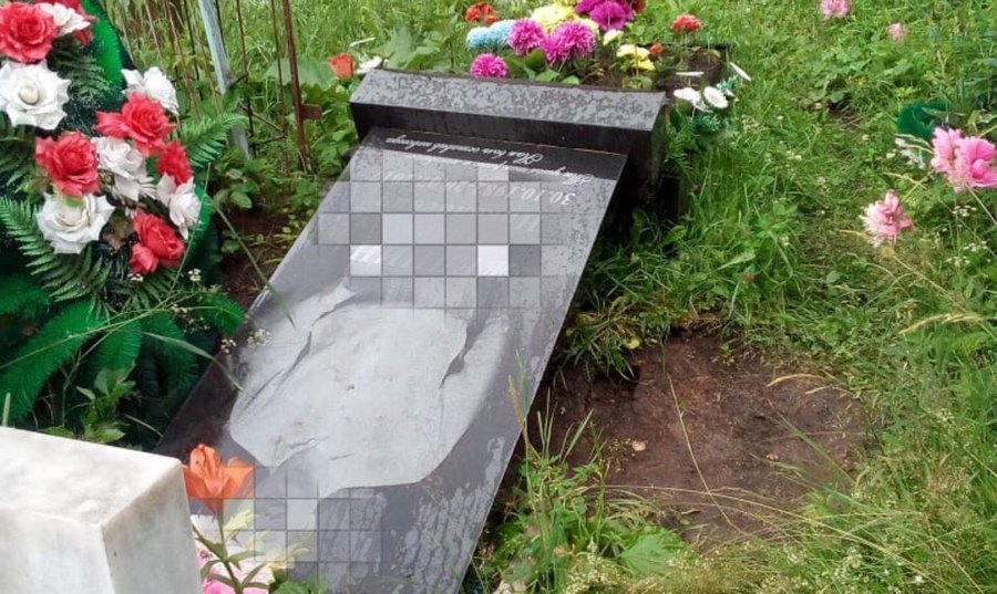 Шутки ради: В Башкирии подростки устроили разгром на православном кладбище
