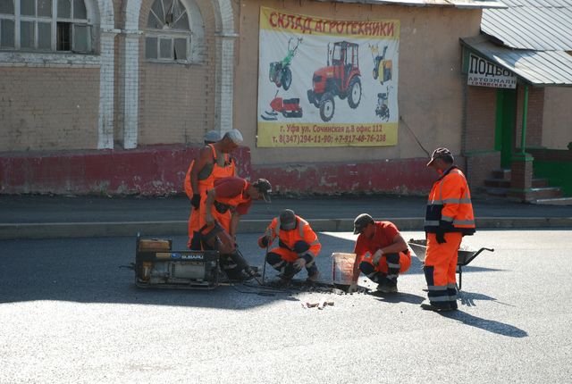 Капитальный ремонт дорожного полотна на улице Сочинской в Уфе