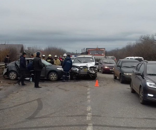 В Башкирии два человека пострадали при столкновении Renault и Chevrolet 