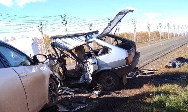 Половину машины смяло: В Башкирии на трассе произошло смертельное ДТП