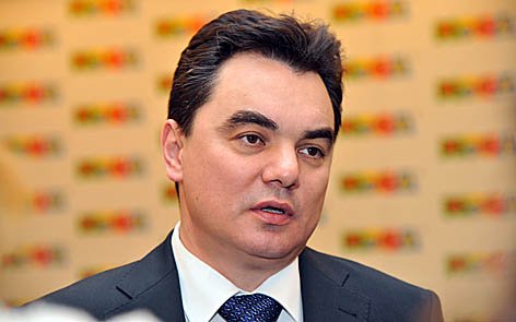 Ирек Ялалов высказал замечание по поводу скользкой плитки в зданиях