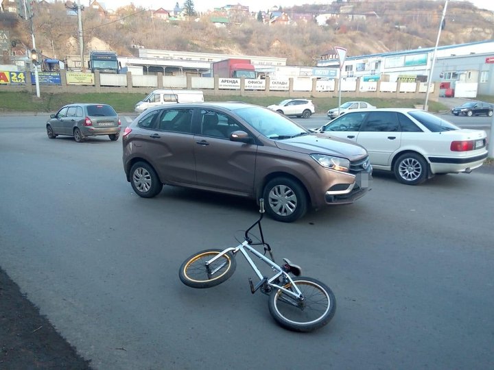 В Уфе под колёса машины попал мальчик на велосипеде