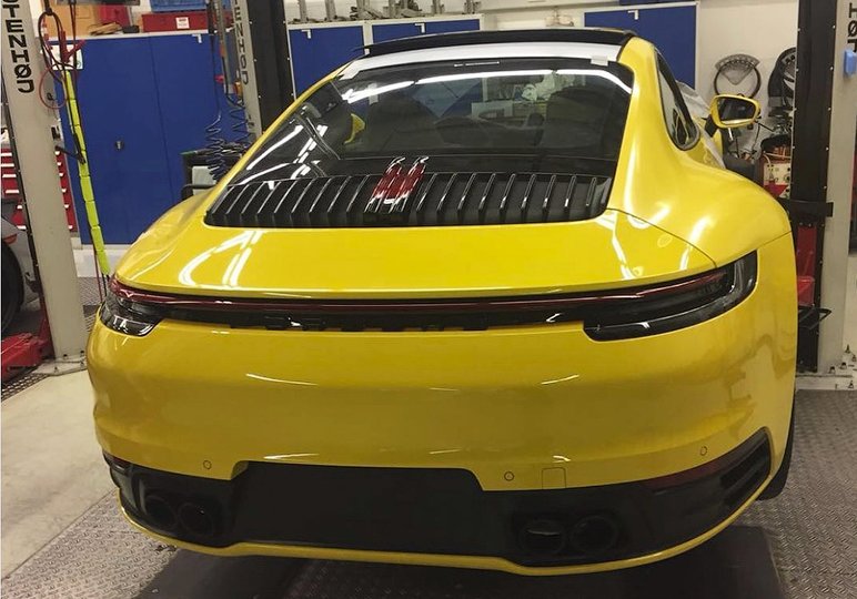 Внешность нового Porsche 911 случайно рассекретили до премьеры
