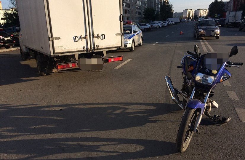 В Уфе водитель ГАЗели наехал на 17-летнего мотоциклиста
