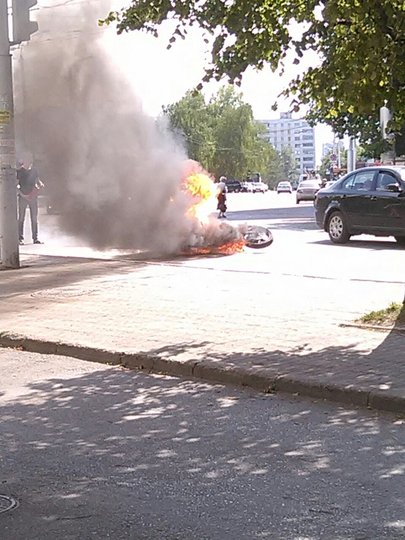 На улице 50 лет СССР в Уфе загорелся мотоцикл