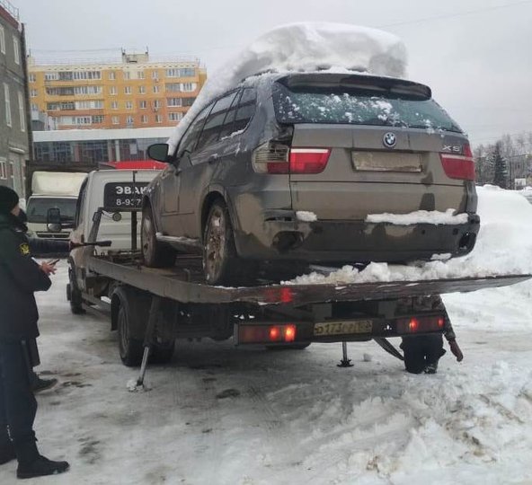В Башкирии приставы нашли дорогостоящий автомобиль должницы в ломбарде