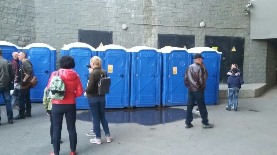 «Какой-то бардак»: Жителей Уфы поразило состояние туалетов на празднике в парке «Ватан»