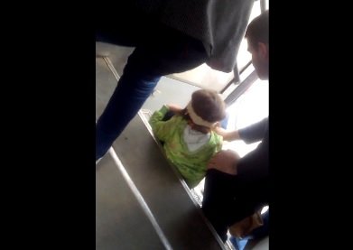 В Башкирии водитель автобуса зажал дверью ногу маленькой девочке