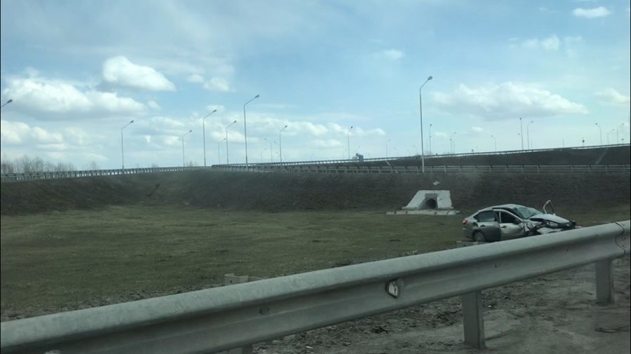 Видео: В Уфе на Оренбургском тракте легковушка улетела в кювет