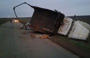 В Башкирии пьяный водитель грузовика сбил иномарку и машину ГИБДД