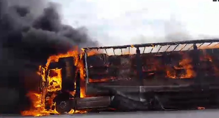 На трассе Уфа – Стерлитамак полностью сгорела фура