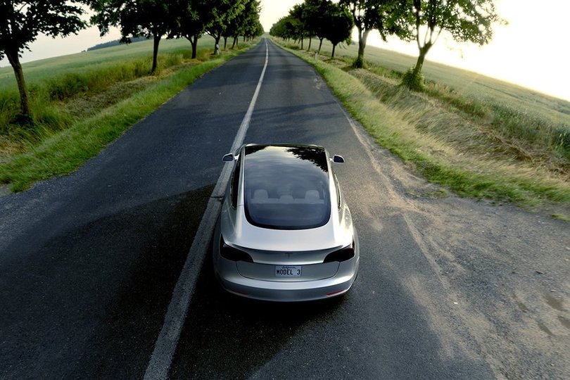 Илон Маск анонсировал выпуск полноприводной Tesla Model 3