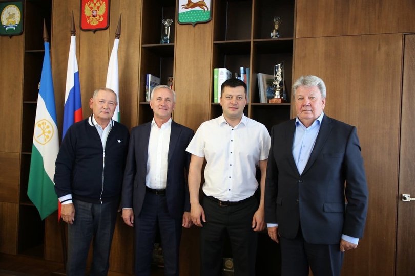 Мэр Уфы Ратмир Мавлиев объяснил цель встречи со своими предшественниками
