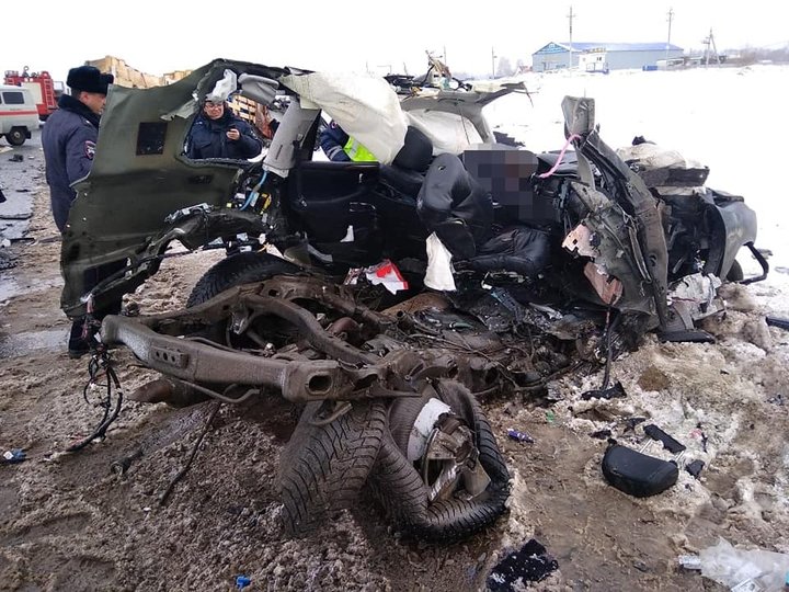 Жуткая авария в Башкирии: При столкновении большегруза и иномарки погибли два человека