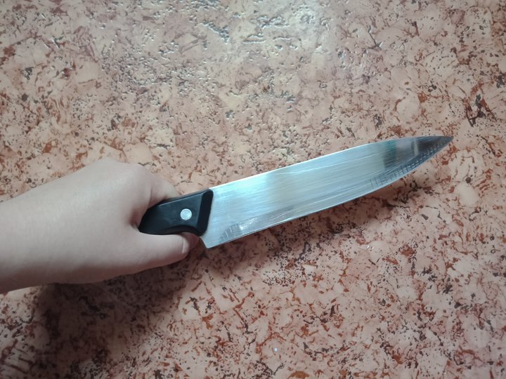 В Башкирии мать пырнула сына ножом в живот во время пьянки