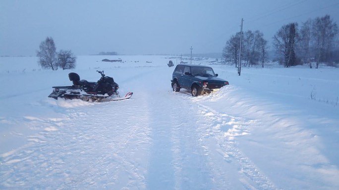 В Башкирии автомобиль врезался в снегоход