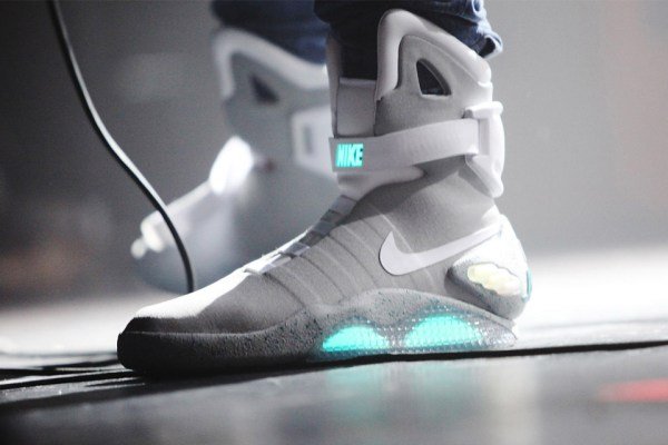 Компания Nike готовит к выпуску кроссовки с автоматической шнуровкой 