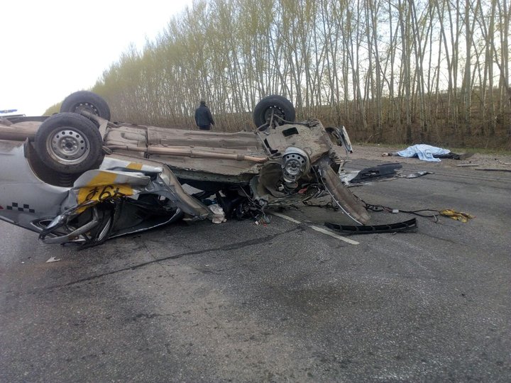 В Башкирии таксист погиб при столкновении с двумя «ГАЗель»