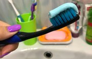 Стоматолог предостерёг об опасности неправильного хранения зубных щёток