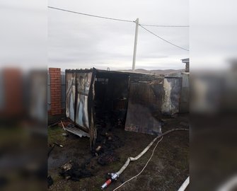 В Башкирии при пожаре на территории строящегося дома погибли трое мужчин