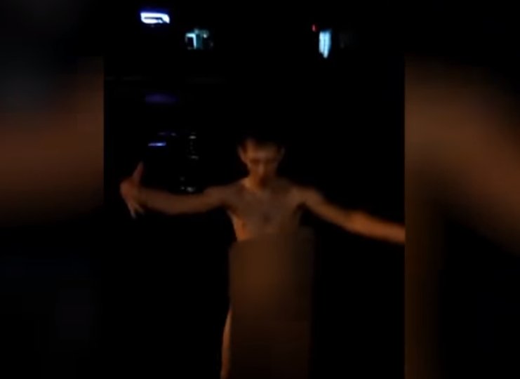 Видео: В Башкирии голые мужчины искупались в фонтане