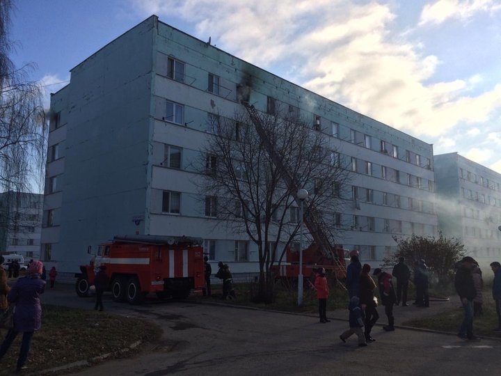 В Башкирии из горящей пятиэтажки эвакуировали 30 человек
