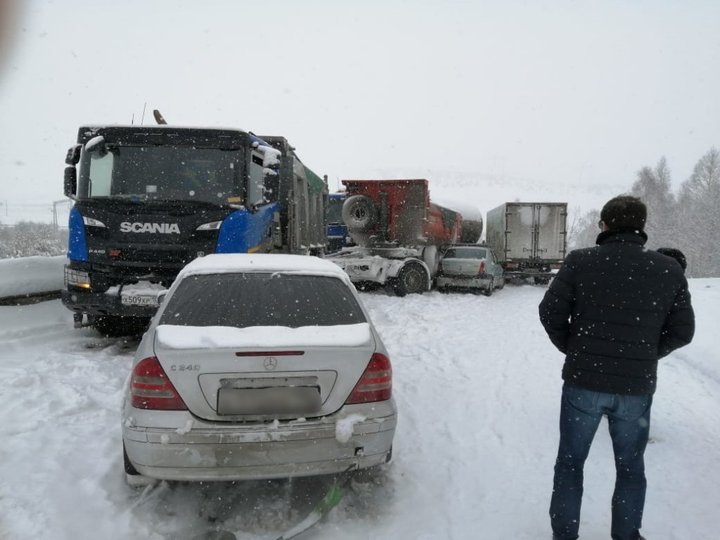 В Башкирии массовая авария на трассе стала причиной километровых пробок