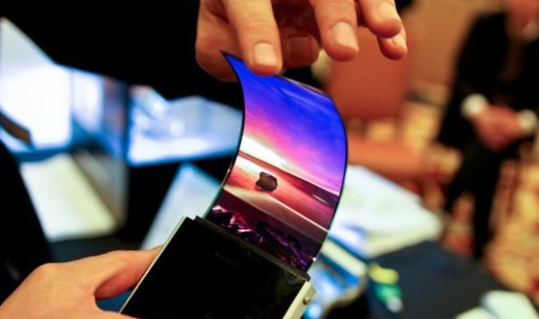 Сам восстановится: Samsung создала неубиваемый  экран для смартфонов