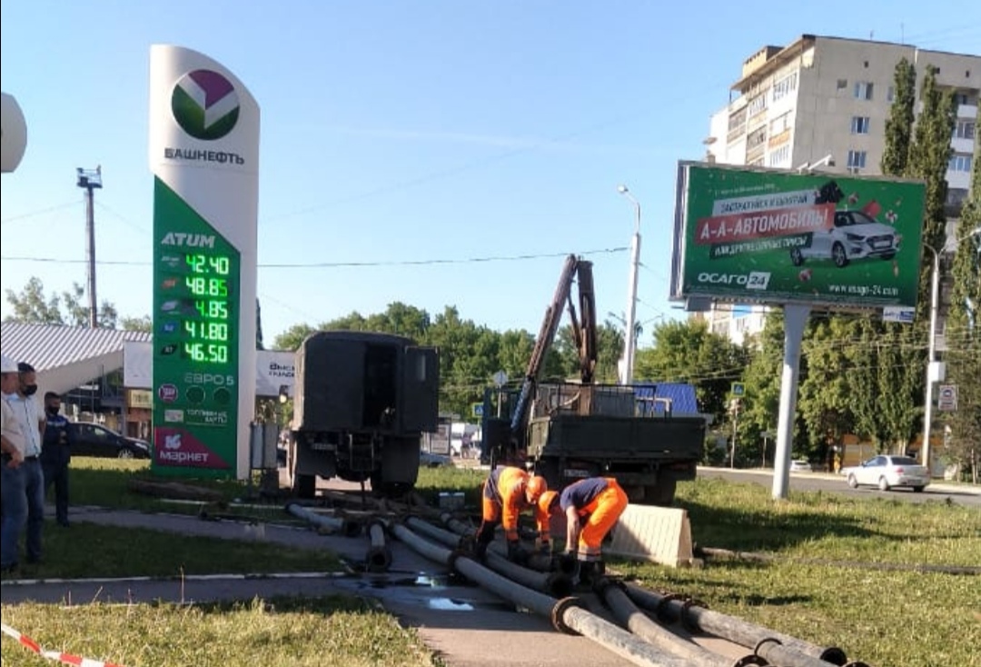 В уфе прорвало канализацию. Авария в Инорсе сегодня. Авария в Инорсе отоплением. Подземные воды Уфа. Горячая вода в Инорсе.