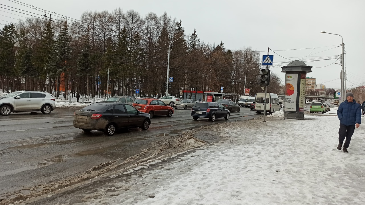 Уфа 2 новости. Уфа в марте. Улицы Уфы сейчас. Машины на улицах Уфа. Город Уфа проезжающая машина.