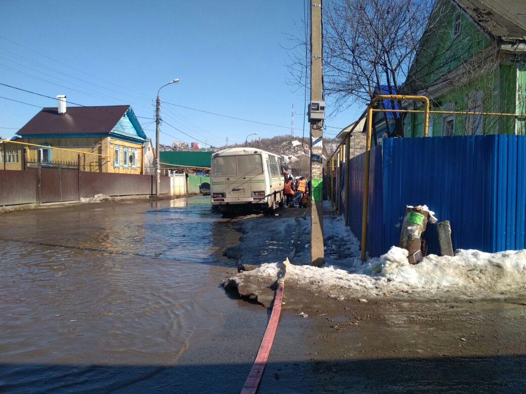 Затопленный дом. Дифи Лемон и другие затопило дом.