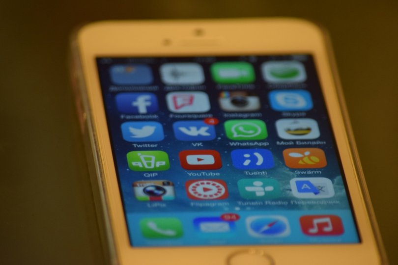Siri позволяет читать сообщения на iPhone без пароля