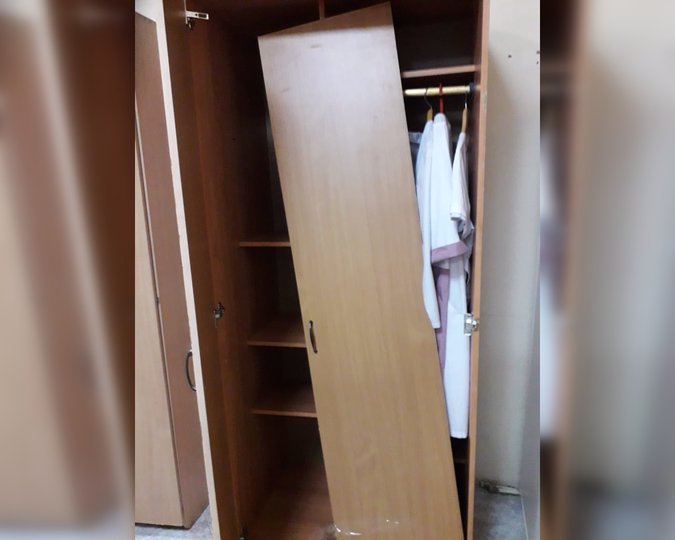 В главной больнице Башкирии из-за частых переездов сломались шкафы для одежды