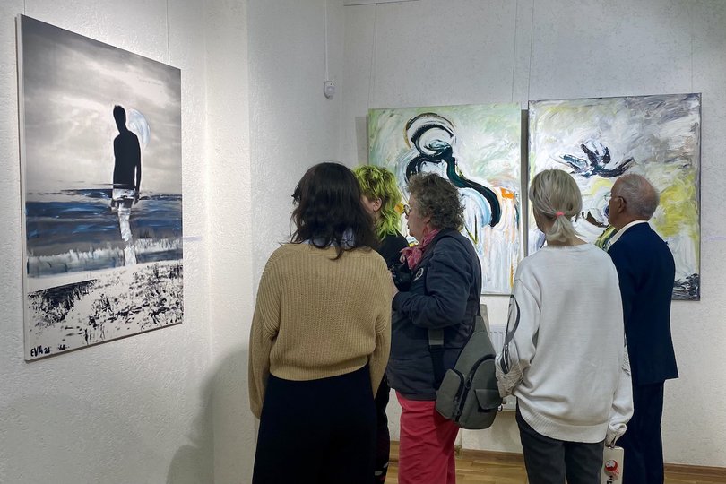 В Уфе открылась новая выставка художницы Евгении Васильевой «Время и вечность»