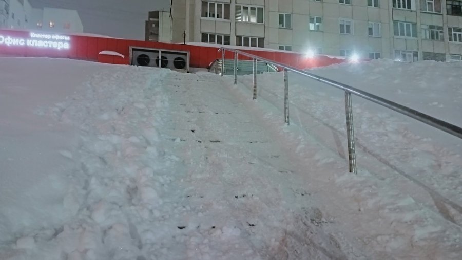 «Была лестница, стала гора»: Жителей Уфы поразило качество уборки снега
