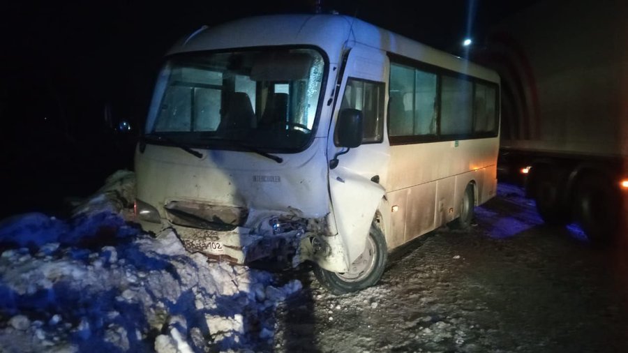 В Башкирии произошла массовая авария с участием автобуса – Есть пострадавшие