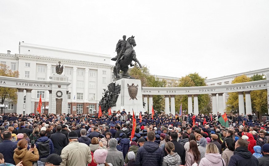 В Уфе состоялось открытие памятника генерал-майору Минигали Шаймуратову