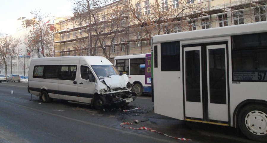 Шесть пассажиров пострадали при столкновении двух автобусов в Уфе