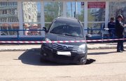 В Уфе автомобиль вновь провалился под асфальт