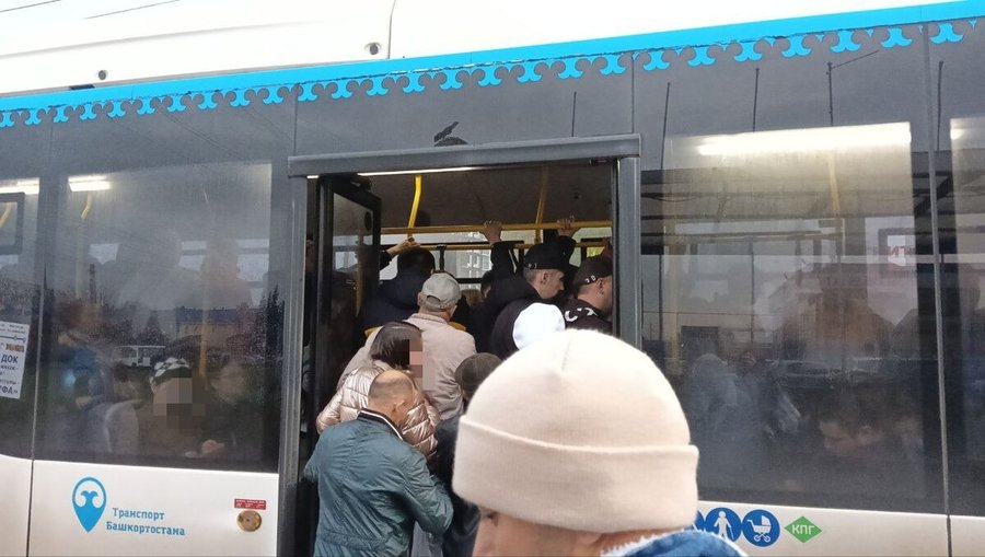 В Уфе мужчину застукали за непристойным занятием в автобусе