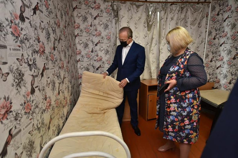 Премьер-министра Башкирии поразили санузлы и матрасы в студенческом общежитии в Уфе